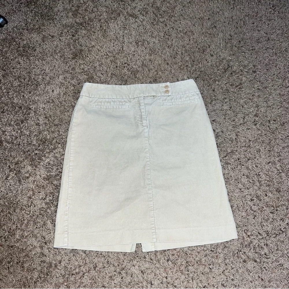 New York & Company Cream Corduroy Skirt | Stretch Cotton | Back Slit | Size 6
